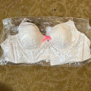 Brand new still in the bag victoria’s Secret Demi bra with underwire